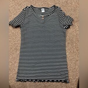 Old navy 10-12 shirt